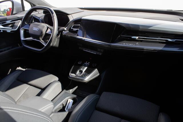 Audi Q4 e-tron 40 Launch edition S Competition 77 kWh Camera/ Carplay/ Navigatie/ 20" Lmv/ Sportstoelen/ Full led/ Stoelverwarming/ Adapt. cruise