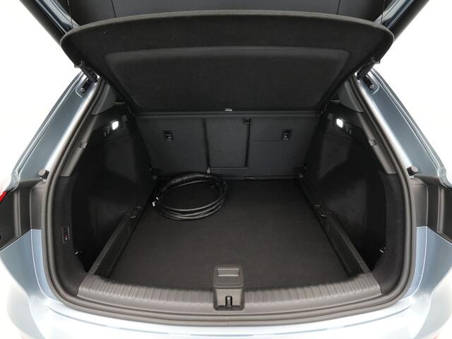 Audi Q4 e-tron 40 Launch edition Advanced Plus 77 kWh 204pk Navigatie Camera Stuurverwarming Stoel memory