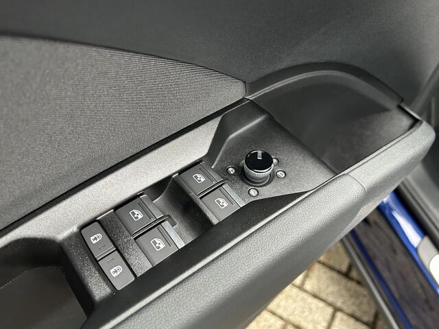 Audi Q4 e-tron Advanced edition (A1) e-tron 45 82 kWh 210 kW / 2 | Elektrische Bestuurderstoel | Sfeerverlichting | Adaptieve Cruise Control | Inklapbare spiegels | Navigatie | Camera |