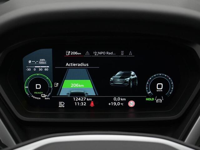 Audi Q4 e-tron 45 quattro Advanced edition 82 kWh 286 pk | Panoramadak | Trekhaak | Matrix LED | Achteruitrijcamera | Stoelverwarming | Navigatie