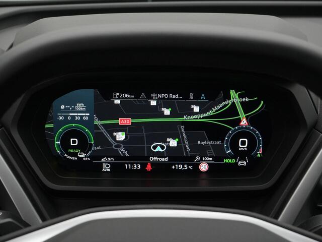 Audi Q4 e-tron 45 quattro Advanced edition 82 kWh 286 pk | Panoramadak | Trekhaak | Matrix LED | Achteruitrijcamera | Stoelverwarming | Navigatie
