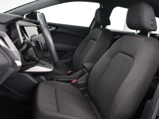 Audi Q4 e-tron 40 Launch Edition 77 kWh | Trekhaak | Warmtepomp | Stoelverwarming | Adaptive cruise | Camera | Carplay | Navigatie | Full LED | Virtual Cockpit