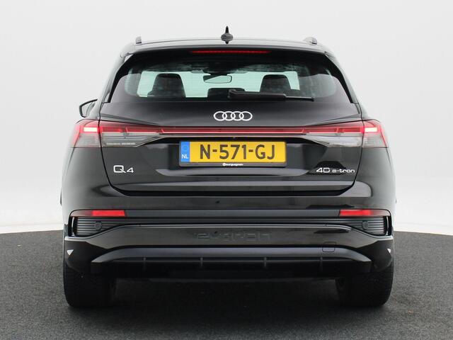 Audi Q4 e-tron 40 77 kWh 204 Pk Automaat S-Line | Camera | CarPlay | Adaptive Cruise | Elektrische Achterklep | LED | 20 Inch | 75.539 Km