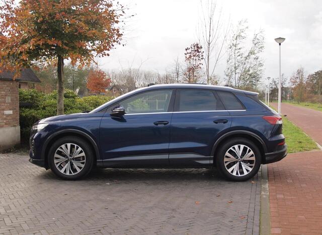 Audi Q4 e-tron 40 Launch edition Advanced Plus 77 kWh | Panoramadak | Camera | Trekhaak | Sfeerverlichting | Apple Carplay |