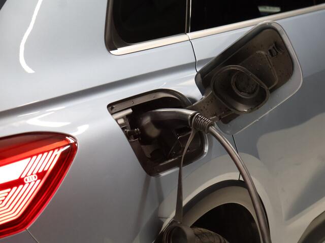 Audi Q4 e-tron 35 Launch edition Advanced Plus 55 kWh SOH 94% [SCHUIFKANTELDAK, APPLE CARPLAY, ANDROID, ADAPTIVE CRUISE, VOL LEDER, CAMERA, STOELVERWARMING, LEDVERLICHTING, CLIMATE, NIEUWSTAAT]