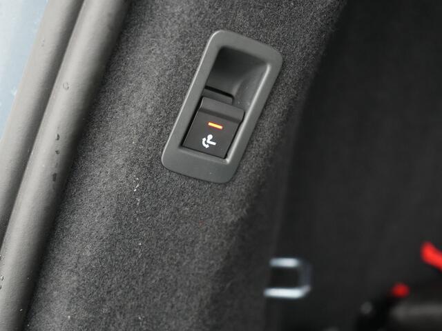 Audi Q4 e-tron 50 quattro S edition 77 kWh 299pk | Trekhaak Af Fabriek | Panodak | Adaptive Cruise | Head Up | Sonos Audio | Camera | Lederen Sportstoelen Memory & Verwarmd | Virtual | Navigatie | Keyless | 21"L.M |