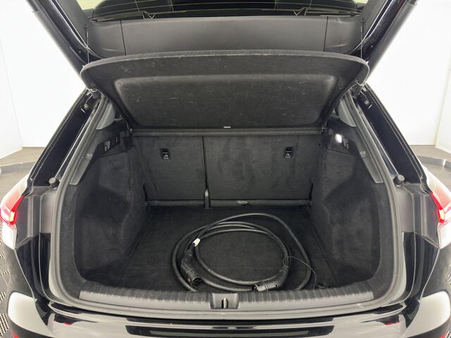 Audi Q4 e-tron 40 Launch edition Advanced Plus 77 kWh (INCL-BTW) *HEATPUMP | ADAPT-CRUISE | MATRIX-LED | NAVI-FULLMAP | KEYLESS | CAMERA | DIGI-COCKPIT | DAB | AMBIENT-LIGHT | SPORT-SEATS | 19''ALU*