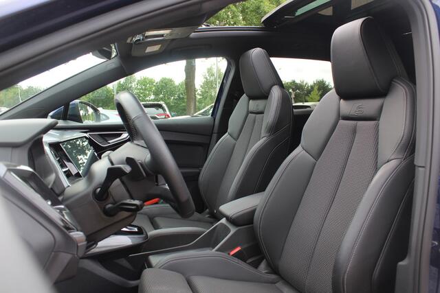 Audi Q4 e-tron 40 Launch edition S Competition 77 kWh / SOH 93,3% / Trekhaak / Panoramadak / Camera / Matrix LED / 20'' / Intr.voorverwarming / DAB / Sonos / Stoelverwarming / ACC / Warmtepomp