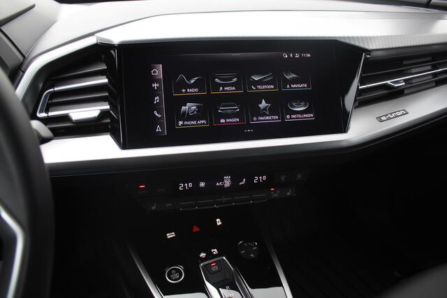 Audi Q4 e-tron 40 Launch edition S Competition 77 kWh / SOH 93,3% / Trekhaak / Panoramadak / Camera / Matrix LED / 20'' / Intr.voorverwarming / DAB / Sonos / Stoelverwarming / ACC / Warmtepomp