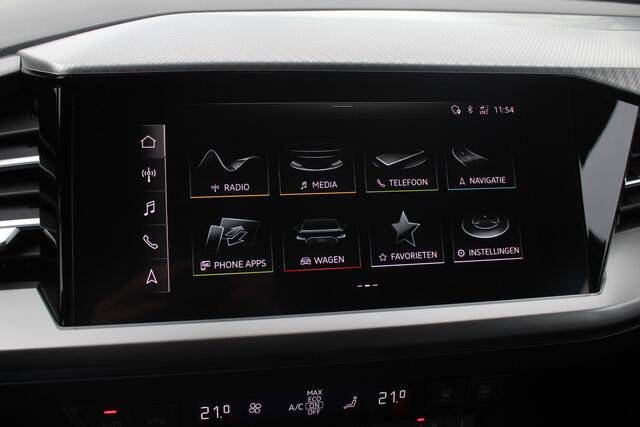 Audi Q4 e-tron 40 Launch edition S Competition 77 kWh / SOH 93,3% / Trekhaak / Panoramadak / Camera / Matrix LED / 20'' / Intr.voorverwarming / DAB / Sonos / Stoelverwarming / ACC / Warmtepomp