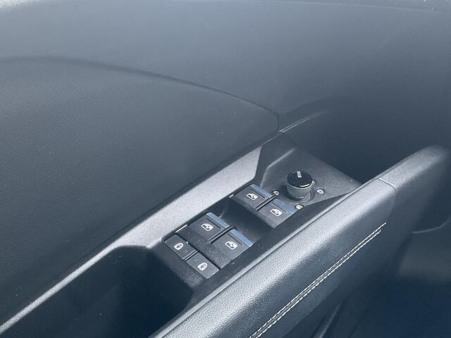 Audi Q4 e-tron 50 quattro Launch edition S Competition 77 kWh 1Eig Warmtepomp Sonos Camera Leer NL-Auto Uitstraling!