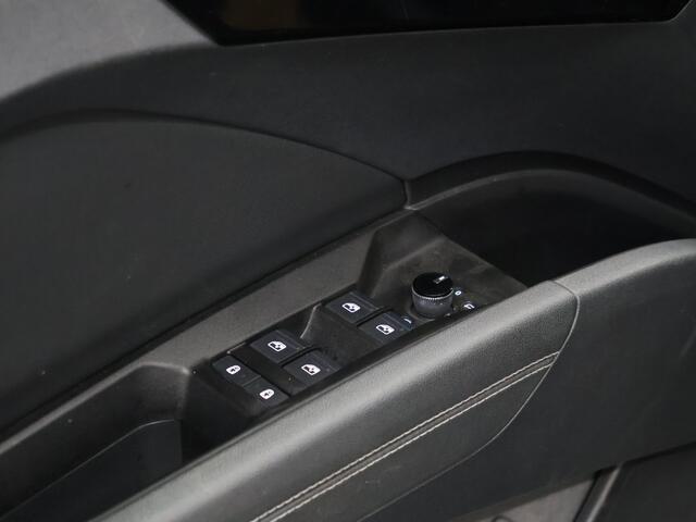 Audi Q4 e-tron 40 Launch edition S Competition 77 kWh [SCHUIFKANTELDAK, SPORTSTOELEN, APPLE CARPLAY, ANDROID, ADAPTIVE CRUISE, STOELVERWARMING, CAMERA, CLIMATE, NIEUWSTAAT]