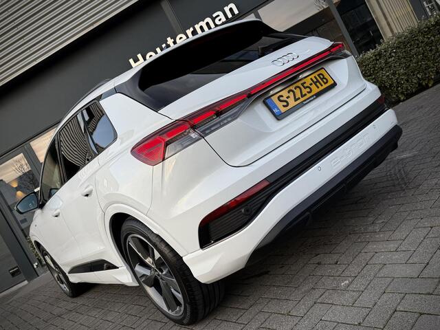 Audi Q4 e-tron 35 2 x S Line/ Panodak/ Trekhaak/ Sfeerverlichting