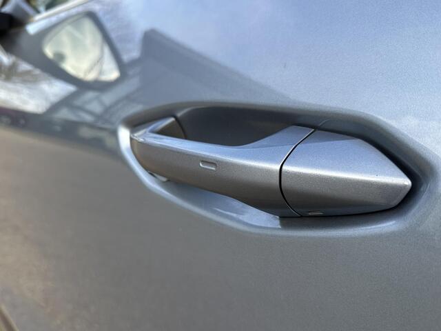 Audi Q4 e-tron 40 Launch edition Advanced Plus 77 kWh SOH 92% | S-Line interieur | Panoramadak | Stoelverwarming | Elektrische achterklep | Luxe bekleding | Rijklaar met 12 mnd BOVAG garantie