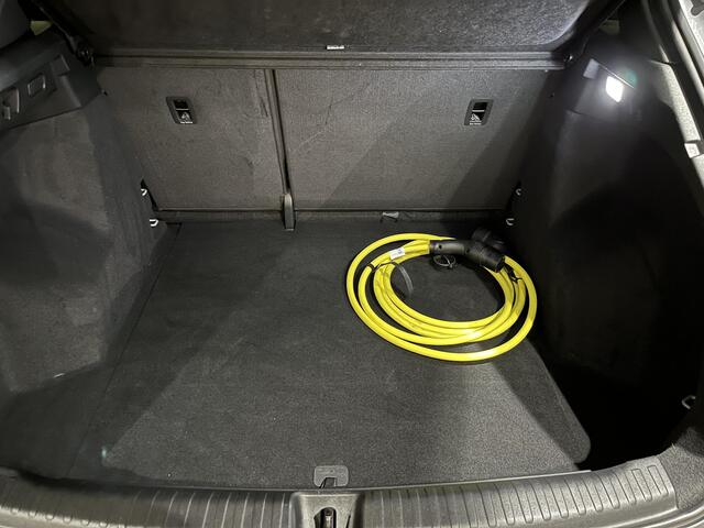 Audi Q4 e-tron 40 S edition 77 kWh voorstoelen verwarmd | Matrix LED koplampen | Cruise control adaptief | 20'' Lichtmetaalvelgen