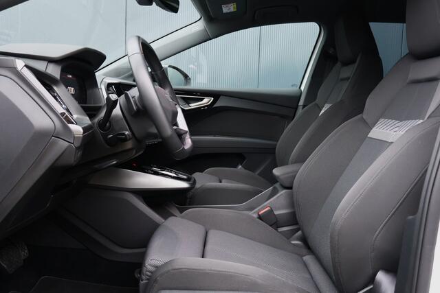 Audi Q4 e-tron 40 Advanced edition 77 kWh | Trekhaak | Stoelverwarming | Warmtepomp | Matrix LED | Privacy Glass | 20 Inch Apple Carplay / Android Auto