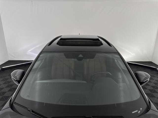 Audi Q4 e-tron 40 Launch edition S Competition 77 kWh [ 3-Fase-11kW ] {SOH-90%} (INCL-BTW) Aut. *HEATPUMP | PANO | LEATHER | MATRIX-LED | AUDI-SOUND | ADAPTIVE-CRUISE | HEATED-SPORTSEATS | AMBIENT-LIGHT | DIGI-COCKPIT | CAMERA | KEYLESS | DAB+ | 20''ALU*