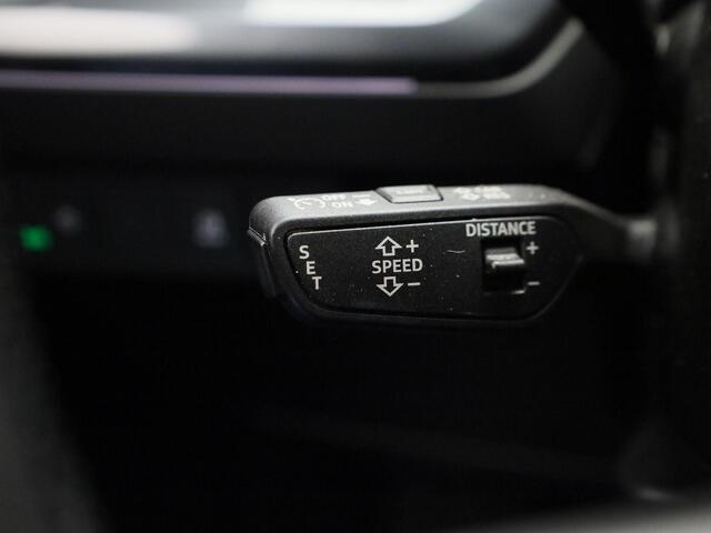 Audi Q4 e-tron 40 S Line 150kW/204PK S edition · Leder · Trekhaak · Camera + Parkeersensoren