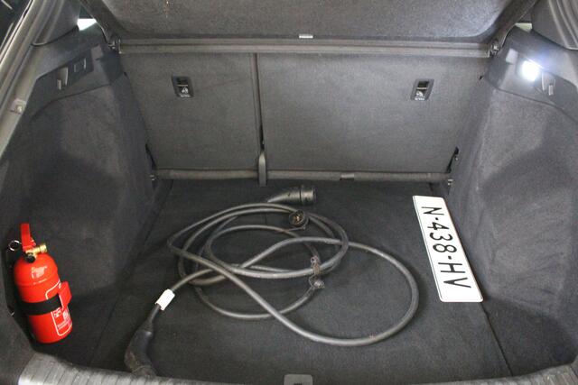 Audi Q4 e-tron 40 Launch edition S Competition 77 kWh Navigatie | Sonos | Trekhaak | 21" Velgen