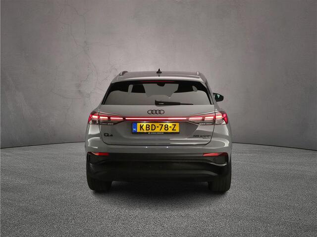 Audi Q4 e-tron 45 quattro S Edition 82 kWh | Trekhaak | Audi Sound | ACC | Matrix | Optiekzwart plus | Parkeerhulp | 21" |