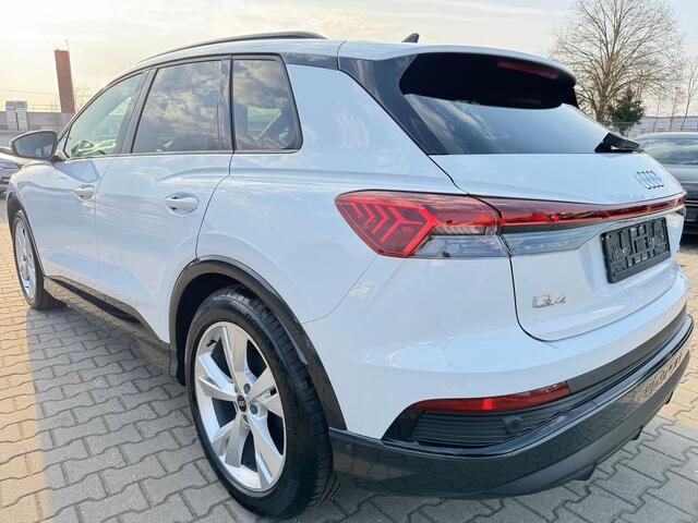 Audi Q4 e-tron 40 S-LINE 82 kWh (150kW/204pk) ** LED, NAVI+, HuD, TREKH, ADAPT. CRUISE, 20-inch LMV ** 1e EIG - ¤ 37.8 onder NP - UNFALLFREI ** ** INFORMEER OOK NAAR ONZE AANTREKKELIJKE FINANCIAL-LEASE TARIEVEN **