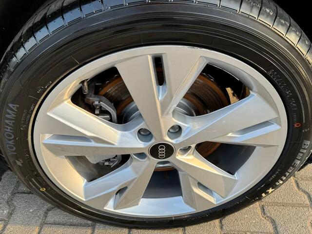 Audi Q4 e-tron 40 S-LINE 82 kWh (150kW/204pk) ** LED, NAVI+, HuD, TREKH, ADAPT. CRUISE, 20-inch LMV ** 1e EIG - ¤ 37.8 onder NP - UNFALLFREI ** ** INFORMEER OOK NAAR ONZE AANTREKKELIJKE FINANCIAL-LEASE TARIEVEN **