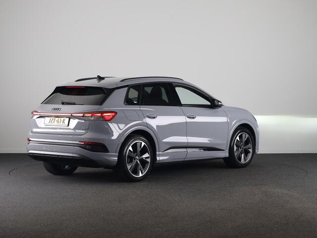 Audi Q4 e-tron 45 quattro S Edition Competition 82 kWh Ambient Light | Achteruitrijcamera | Apple Carplay | Zwart optiek pakket | Adaptive cruise control |