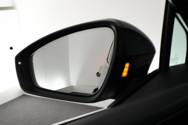 Audi Q4 e-tron 50 quattro 299pk Launch S Competition 77 kWh SOH 88% Sonos Head-Up Camera Keyless Leder Memory Virtual Cockpit Navigatie Panoramadak S-Line