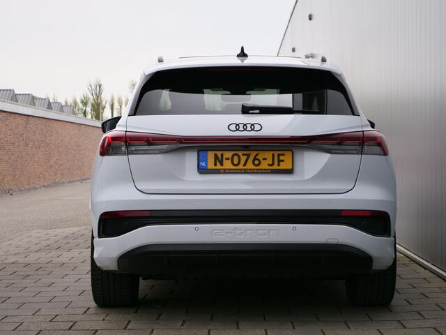 Audi Q4 e-tron 35 Launch edition S Competition 55 kWh 170 Pk Automaat Navi / DAB / Camera / Pano-dak / Stoelverwarming / SOH 89,9 %