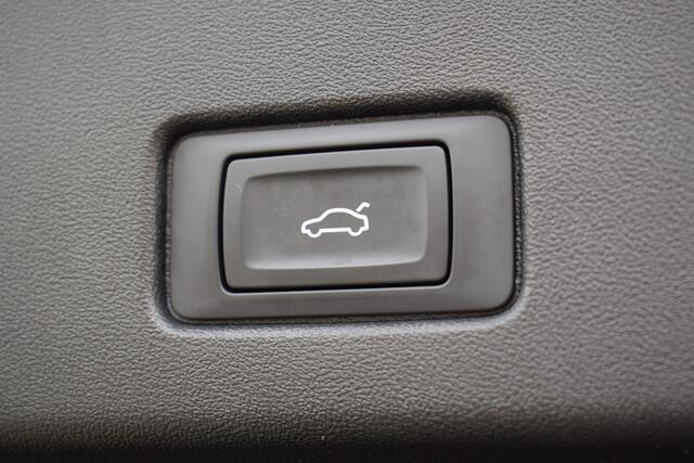 Audi Q4 e-tron 35 Launch edition Advanced Plus 55 kWh | Trekhaak | Kantel/Schuif Dak | Stuur + Stoelverwarming | Adaptieve Cruise Control |