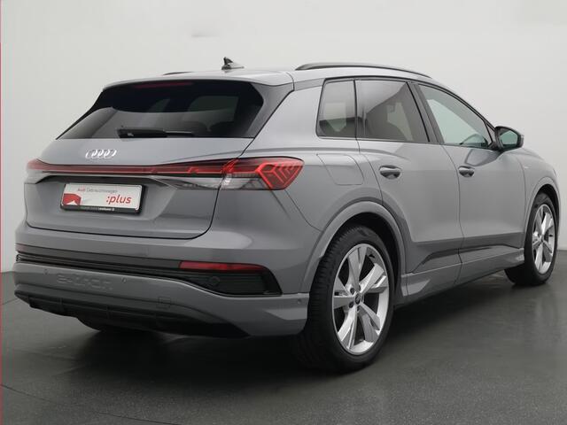 Audi Q4 e-tron 40 S-LINE 82 kWh (150kW/204pk) ** LED, NAVI+, KEYLESS, ADAPT. CRUISE, 20-inch LMV ** 1e EIG - 32K onder NP - UNFALLFREI ** ** INFORMEER OOK NAAR ONZE AANTREKKELIJKE FINANCIAL-LEASE TARIEVEN **