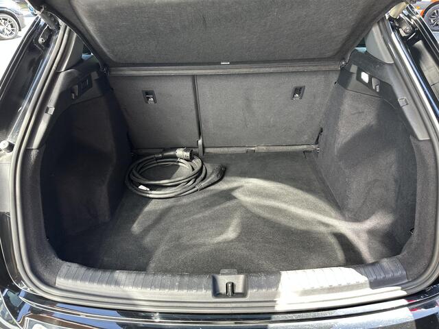 Audi Q4 e-tron 40 Launch edition Advanced Plus 77 kWh | Panoramadak | Sonos | Black optic pakket | NL-Auto |