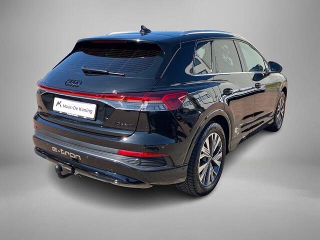 Audi Q4 e-tron 40 Advanced edition 204pk 77 kWh · Leder · Trekhaak · Camera + Parkeersensoren · Apple/Android Car Play · Stoelverwarming ·