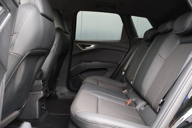 Audi Q4 e-tron 40 77 kWh S Competition Launch edition | 95% soh! | Head-up | ACC | 20 Inch | Camera | Stoelverwarming | S-edition
