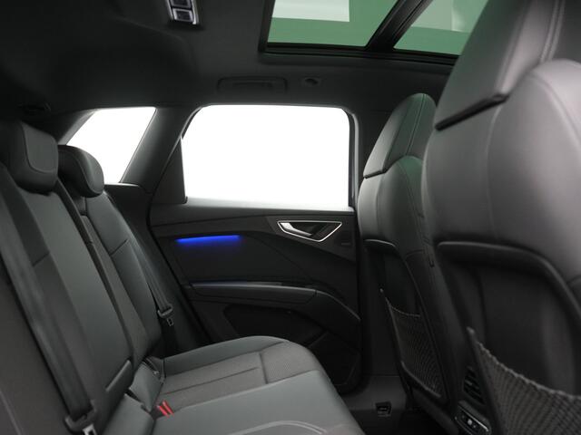 Audi Q4 e-tron 45 S Line 82 kWh 286pk Dealer O.H. | Trekhaak Af Fabriek | Panodak | Adaptive Cruise | Warmtepomp | Camera | Sonos Audio | Sportstoelen Verwarmd | Keyless | Blis | Apple Carplay | Navigatie | DAB |