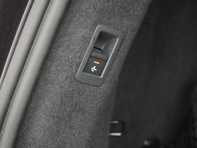 Audi Q4 e-tron 45 S Line 82 kWh 286pk Dealer O.H. | Trekhaak Af Fabriek | Panodak | Adaptive Cruise | Warmtepomp | Camera | Sonos Audio | Sportstoelen Verwarmd | Keyless | Blis | Apple Carplay | Navigatie | DAB |