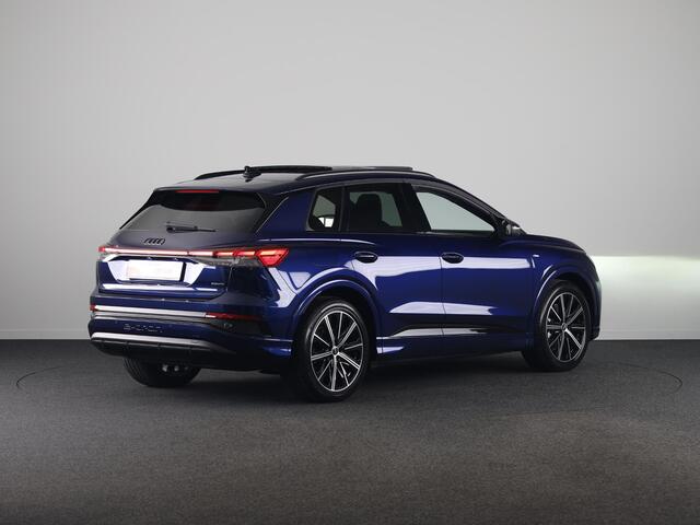 Audi Q4 e-tron 45 S edition Competition 82 kWh 286 pk | Panoramadak | Achteruitrijcamera | Apple Carplay |