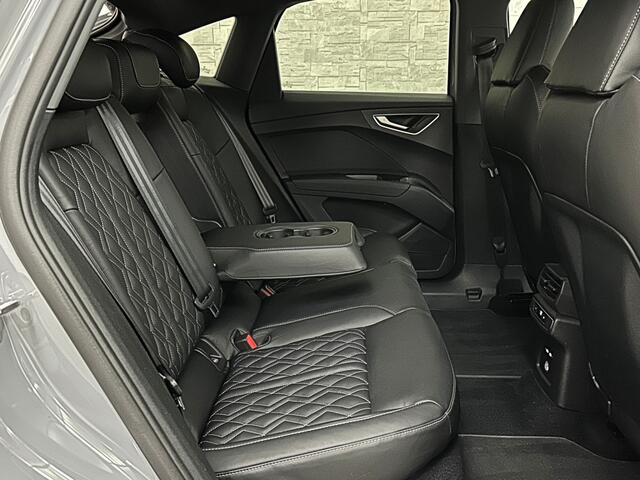 Audi Q4 e-tron 40 204pk 77 kWh | #RS-Lederen Bekleding | ACC | Matrix Led | 3 Zone Clima | Kieselgrau | 2023 | Btw auto, 27150,= ex. | Bovag garantie. 4x Q4 op voorraad!