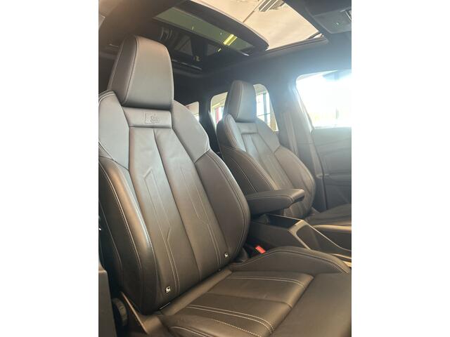 Audi Q4 e-tron 35 3X S-Line edition 55 kWh 100% Elektrisch | Panoramadak | Lederen bekleding | Digital dashboard | Adaptieve cruise control | Lane assist | Stoelverwarming | Climate control | Navigatie | Apple carpaly | Parkeersensoren v+a