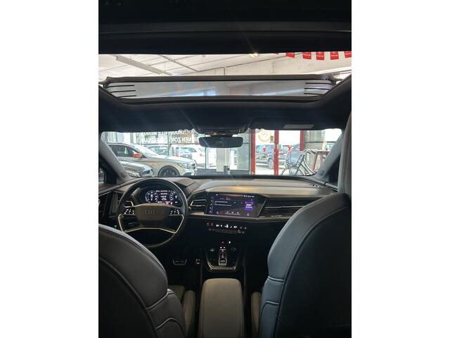 Audi Q4 e-tron 35 3X S-Line edition 55 kWh 100% Elektrisch | Panoramadak | Lederen bekleding | Digital dashboard | Adaptieve cruise control | Lane assist | Stoelverwarming | Climate control | Navigatie | Apple carpaly | Parkeersensoren v+a