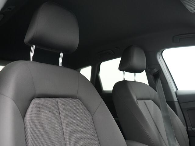 Audi Q4 e-tron 45 Quattro Edition 77 kWh 265pk Dealer O.H. | Trekhaak Af Fabriek | Stoelverwarming | Navigatie | Lane Assist | Virtual Cockpit | DAB | 19"L.M |