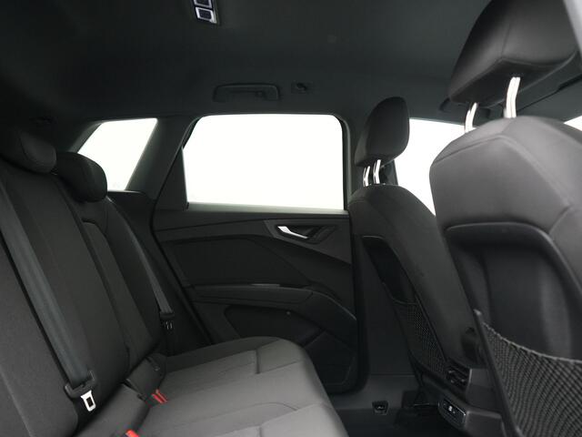 Audi Q4 e-tron 45 Quattro Edition 77 kWh 265pk Dealer O.H. | Trekhaak Af Fabriek | Stoelverwarming | Navigatie | Lane Assist | Virtual Cockpit | DAB | 19"L.M |