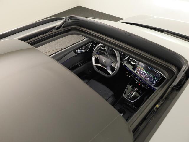Audi Q4 e-tron 45 quattro S Edition Competition 82 kWh 286pk | Glazen panoramadak | Optiekpakket zwart plus | Assistentiepakket plus | Q4 E-Tron Stylingpakket