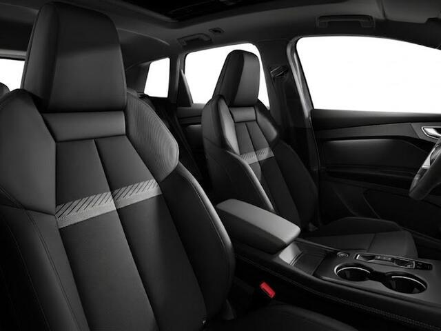 Audi Q4 e-tron Advanced edition 82 kWh 286 pk | Techniekpakket plus | Privacy glas (donker getint) | Glazen panoramadak | Trekhaak |