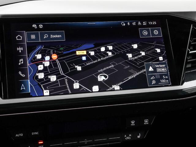 Audi Q4 e-tron 40 S edition 204pk / 77 kWh · SOH 97,4% · Panoramadak · Camera · Head-Up Display · Stoelverwarming · Apple/Android Car Play · Adaptive Cruise Control · 20"Velgen ·