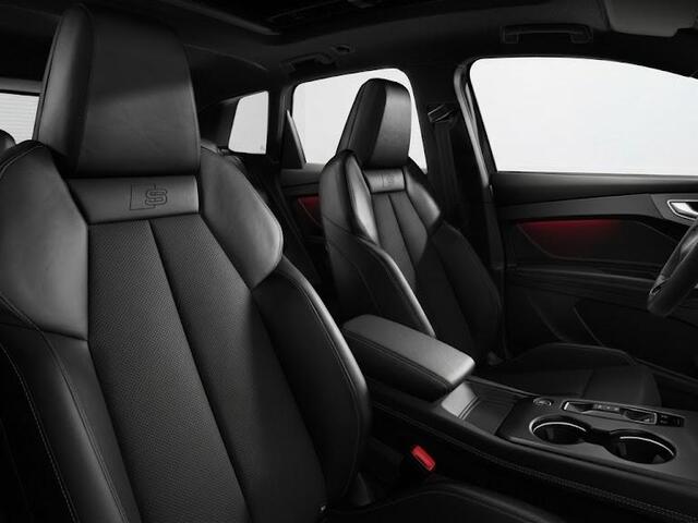 Audi Q4 e-tron S edition Performance 82 kWh 286 pk | Glazen panoramadak | MMI bijrijdersdisplay | Techniekpakket plus | Trekhaak |