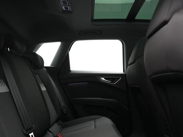 Audi Q4 e-tron 40 Advanced edition 77 kWh 204pk Dealer O.H | SOH 96.6% | Panodak | Adaptive Cruise | Matrix LED | Camera | Sportstoelen Verwarmd | Blis | Sfeerverlichting | Apple Carplay | DAB | Navigatie | 20"L.M