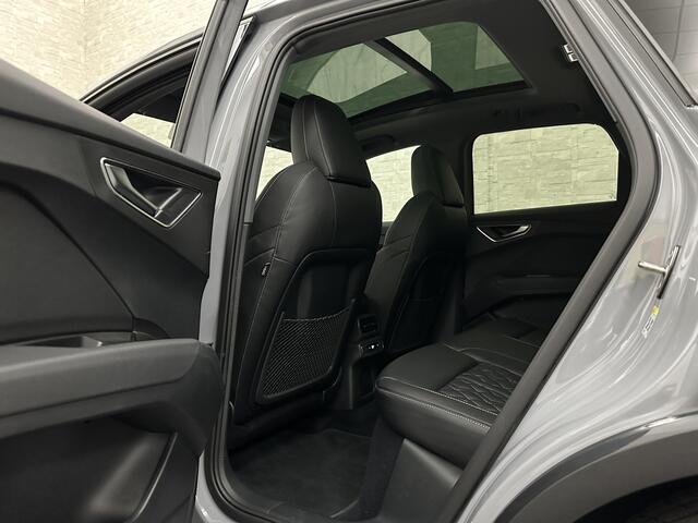 Audi Q4 e-tron 40 S-Line 77 kWh | Panorama | #RS-Leder | Warmtepomp | Sportstoelen | ACC | Lane Ass. | 5x Q4 op voorraad! | MMi+ | Virtual-Cockpit | 3-Zone Climate Control | Getint Glas | Zwarte Hemel | Elktr. A klep | Kieselgrijs | Btw Auto.