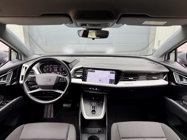 Audi Q4 e-tron 40 Advanced edition 77 kWh *Florettsilber* Navigatie / Stoelverarming / Cruise Control / LED / PDC / 19"LMV / FASE 3