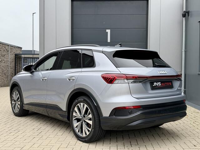 Audi Q4 e-tron 40 Advanced edition 77 kWh *Florettsilber* Navigatie / Stoelverarming / Cruise Control / LED / PDC / 19"LMV / FASE 3